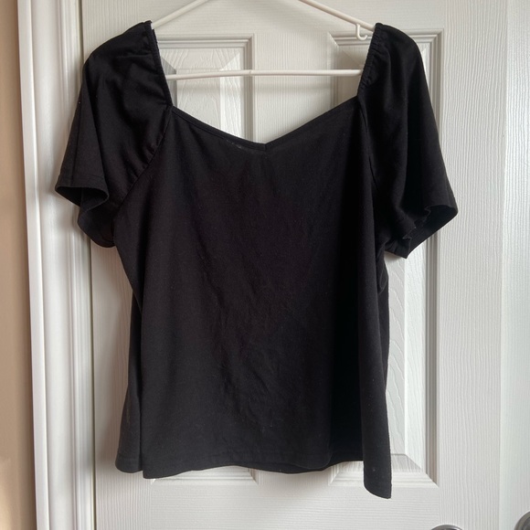 Black Solid Puff sleeve top - Picture 3 of 10